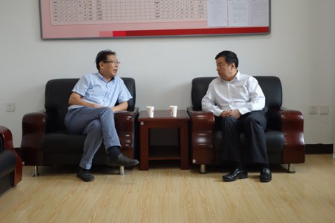 �����ͼ��鳤ͬ�����м�ί��ǻ�̸...